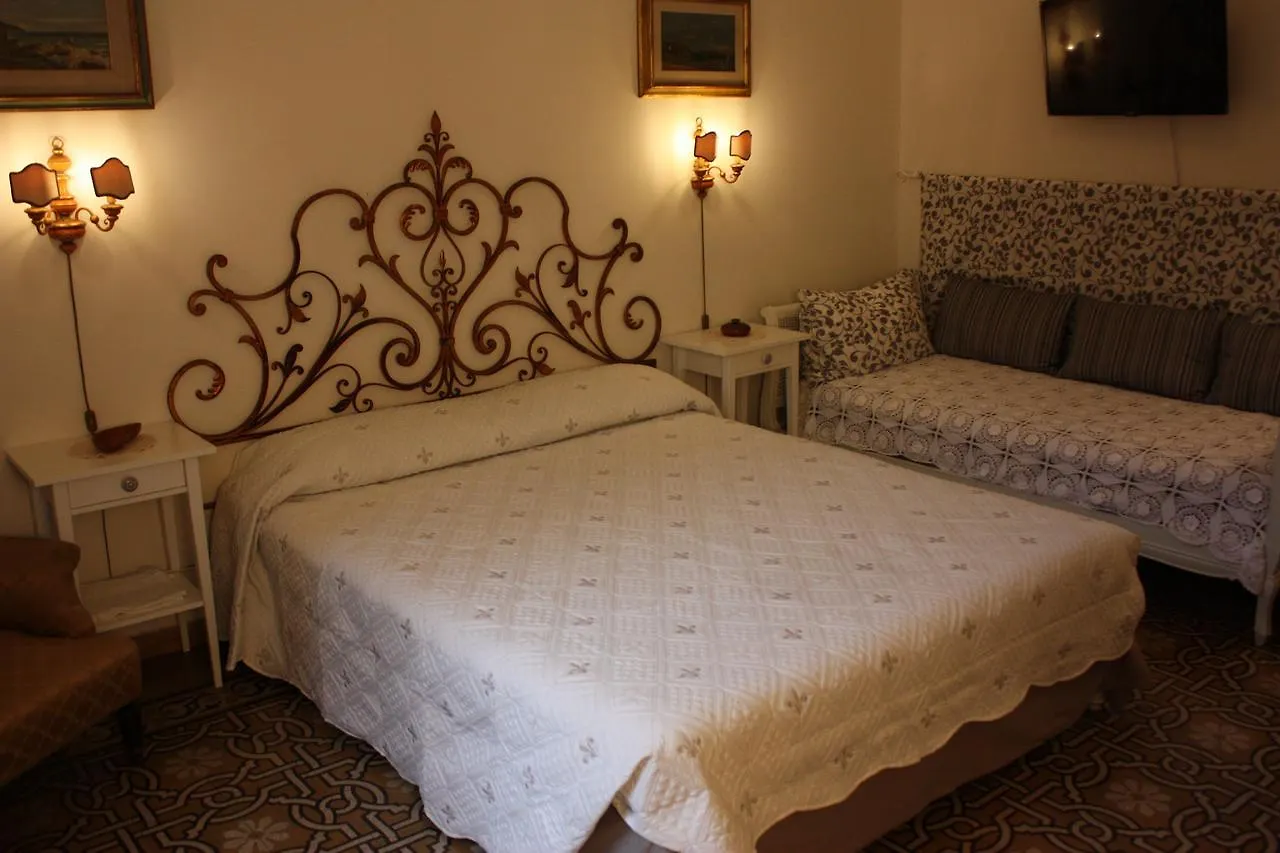 Rooms By Anna Firenze