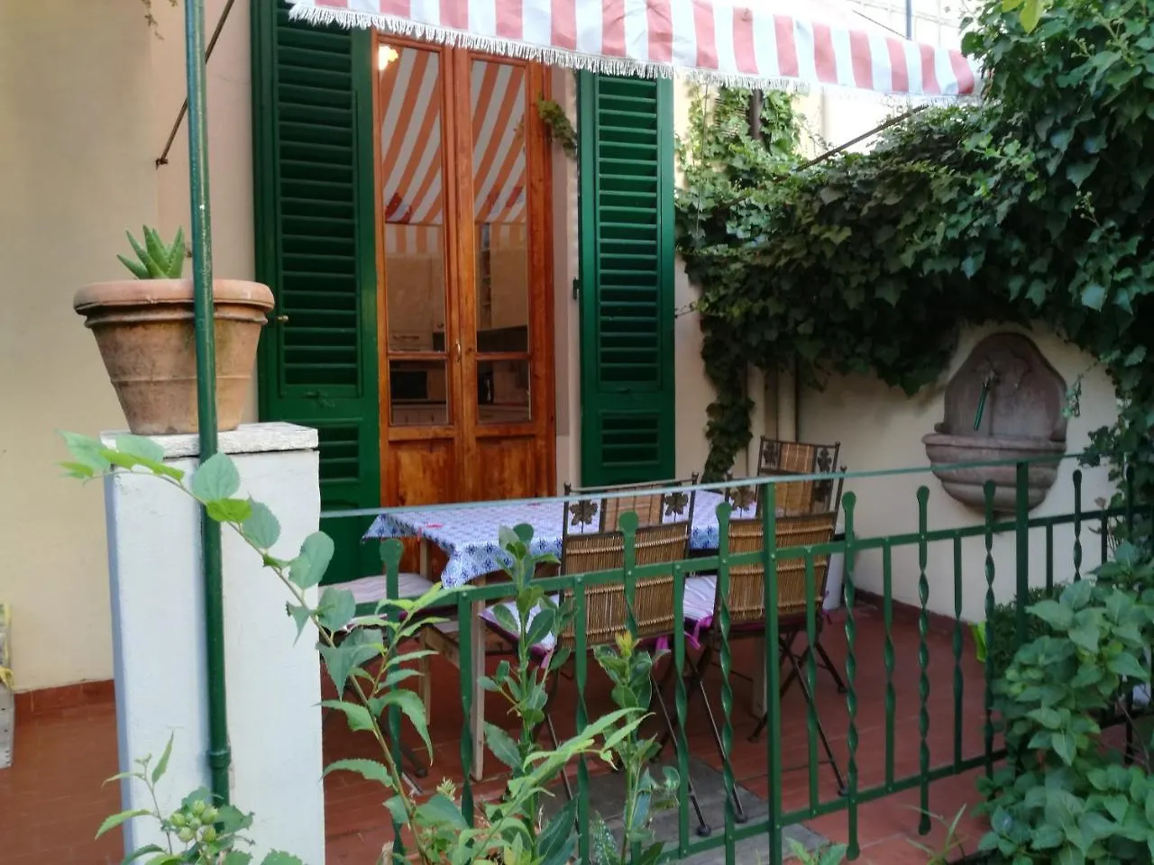 Rooms By Anna Firenze 2*,  Italia