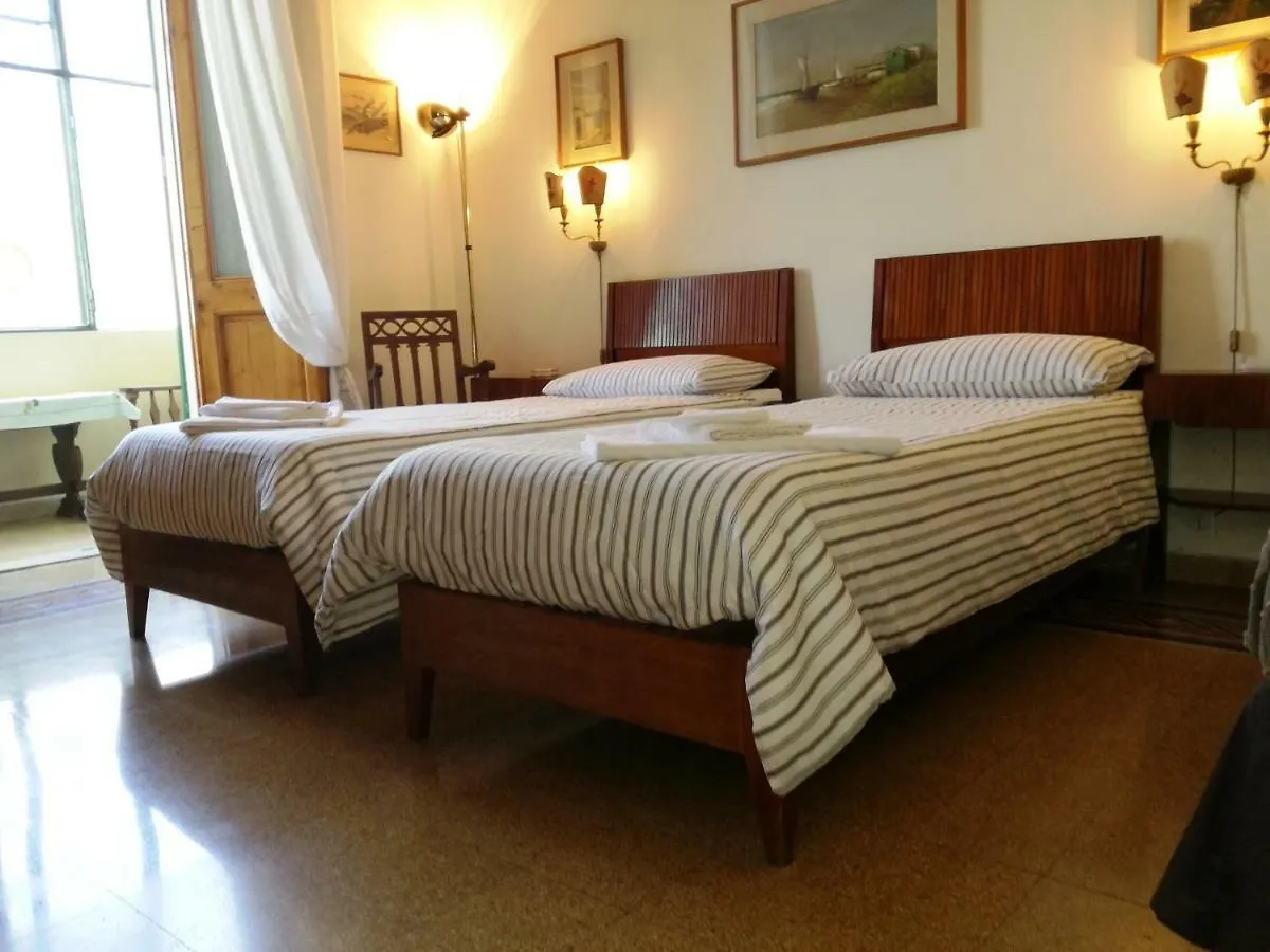 ** Affittacamere Rooms By Anna Firenze Italia
